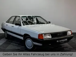 Weiß Gebraucht 1985 Audi 100 Limousine | 2.590 €
