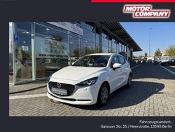 Weiß Gebraucht 2017 Mazda 2 Center-Line Limousine | 14.815 € (Teuer)