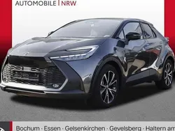 Grau Neu 2025 Toyota C-HR Team SUV | 36.889 € (Teuer)