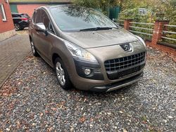 Grau Gebraucht 2012 Peugeot 3008 Allure Limousine | 8.900 € (Fairer Preis)