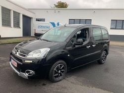 Schwarz Gebraucht 2015 Citroën Berlingo SELECTION Van / Kleinbus | 8.999 € (Fairer Preis)