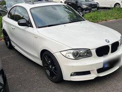 Weiß Gebraucht 2010 BMW 123 Coupé M Sport Coupé | 8.200 €