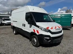 Weiß, weiß Gebraucht 2017 Iveco Daily Van | 22.980 € (Fairer Preis)