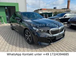 Black sapphire metallic Gebraucht 2024 BMW 520 M Sport Kombi | 52.999 € (Superpreis)