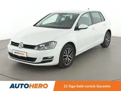 Weiß Gebraucht 2016 VW Golf VII Allstar Limousine | 14.360 € (Fairer Preis)