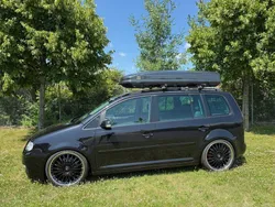 Schwarz Gebraucht 2004 VW Touran Highline Van / Kleinbus | 10.849 €