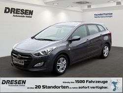 Grau Gebraucht 2015 Hyundai i30 Classic Kombi | 9.990 € (Teuer)