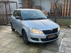 Silber Gebraucht 2014 Skoda Fabia Kleinwagen | 3.500 € (Guter Preis)