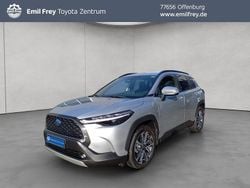 Shimmering silver metallic Gebraucht 2022 Toyota Corolla Cross Team SUV | 29.990 € (Guter Preis)