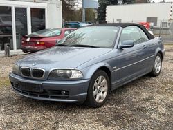 Blau Gebraucht 2002 BMW 320 Cabriolet Cabrio | 2.999 €