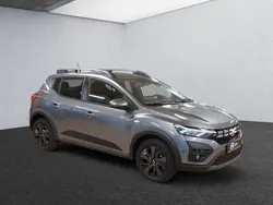Dolomitgrau Gebraucht 2024 Dacia Sandero Expression Kleinwagen | 19.250 € (Etwas zu teuer)