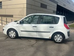 Weiß Gebraucht 2009 Renault Scénic II Avantage Van / Kleinbus | 2.499 € (Guter Preis)