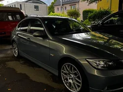 Blau Gebraucht 2005 BMW 330 Limousine | 5.999 € (Superpreis)