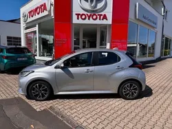 Silber Gebraucht 2023 Toyota Yaris Team Limousine | 25.990 € (Teuer)