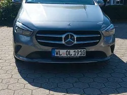 Grau Gebraucht 2019 Mercedes B200 Van / Kleinbus | 17.990 € (Fairer Preis)