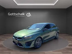 Experience grün metallic Neu 2025 Kia Ceed GT-Line Limousine | 30.666 € (Fairer Preis)