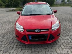 Rot Gebraucht 2011 Ford Focus Kombi | 2.600 € (Fairer Preis)