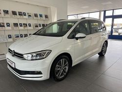 Weiß Gebraucht 2024 VW Touran Comfortline Van / Kleinbus | 29.890 € (Guter Preis)