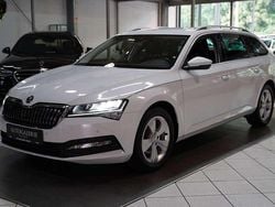 Bila moon/moon white Gebraucht 2022 Skoda Superb Ambition Kombi | 21.300 € (Guter Preis)