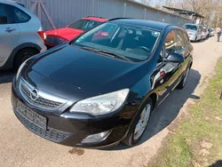 Schwarz Gebraucht 2011 Opel Astra Edition Kombi | 1.800 € (Guter Preis)