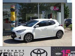 Schneeweiß uni Neu 2024 Toyota Yaris Hybrid Style Limousine | 26.960 € (Guter Preis)