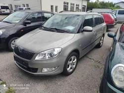 Grau Gebraucht 2011 Skoda Fabia Kombi | 5.950 €
