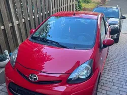 Rot Gebraucht 2012 Toyota Aygo Kleinwagen | 2.800 € (Fairer Preis)