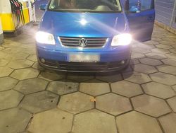 Blau Gebraucht 2004 VW Touran Van / Kleinbus | 2.450 € (Teuer)