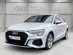 Weiss Gebraucht 2023 Audi A3 Sportback S-Line Limousine | 31.775 € (Fairer Preis)