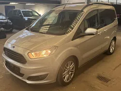 Silber Gebraucht 2018 Ford Tourneo Courier Titanium Van / Kleinbus | 10.499 € (Superpreis)
