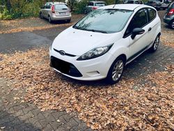 Weiß Gebraucht 2009 Ford Fiesta Ambiente Limousine | 2.950 € (Fairer Preis)
