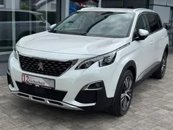 Weiß Gebraucht 2018 Peugeot 5008 Allure Van / Kleinbus | 15.990 € (Etwas zu teuer)