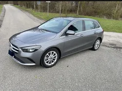 Grau Gebraucht 2020 Mercedes B180 Progressive Van / Kleinbus | 18.800 € (Superpreis)