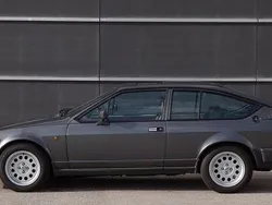 Grau Gebraucht 1982 Alfa Romeo Alfetta Limousine | 12.999 €