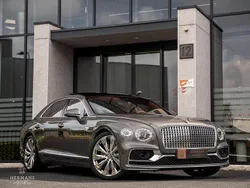 Grau Gebraucht 2021 Bentley Flying Spur Mulliner Limousine | 147.949 € (Guter Preis)