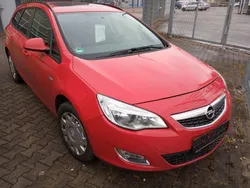 Rot Gebraucht 2011 Opel Astra Design Edition Kombi | 4.500 € (Etwas zu teuer)