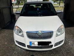 Weiß Gebraucht 2009 Skoda Fabia Kleinwagen | 3.750 €