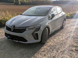 Grau Gebraucht 2023 Renault Clio V Kleinwagen | 15.800 € (Etwas zu teuer)