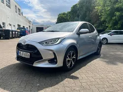 Gelb Gebraucht 2025 Toyota Yaris Hybrid Limousine | 28.890 € (Teuer)