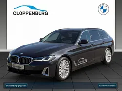 Sophistograu brillanteffekt Gebraucht 2024 BMW 520 Luxury Line Kombi | 42.490 € (Etwas zu teuer)