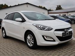 Weiß Gebraucht 2013 Hyundai i30 Trend Kombi | 9.990 € (Etwas zu teuer)