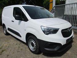 Weiß Gebraucht 2020 Opel Combo Selection Van / Kleinbus | 9.984 € (Fairer Preis)