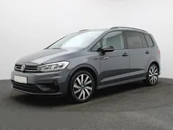 Grau Gebraucht 2024 VW Touran Highline Van / Kleinbus | 39.589 € (Etwas zu teuer)