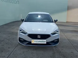 Weiß Gebraucht 2024 Seat Leon FR Limousine | 27.549 € (Fairer Preis)
