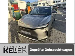 Palladiumsilber metallic/dach Gebraucht 2022 Toyota bZ4X Comfort SUV | 42.940 € (Teuer)