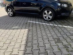 Schwarz Gebraucht 2011 VW Touran Highline Van / Kleinbus | 6.100 € (Guter Preis)