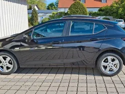 Schwarz Gebraucht 2016 Opel Astra Edition Limousine | 8.150 € (Fairer Preis)
