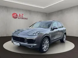 Grau Gebraucht 2015 Porsche Cayenne SUV | 32.490 € (Fairer Preis)