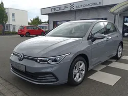 Grau mondsteingrau Gebraucht 2020 VW Golf VIII Life Limousine | 19.690 € (Etwas zu teuer)