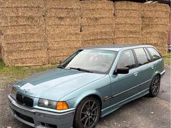 Grün Gebraucht 1997 BMW 323 Kombi | 6.800 € (Guter Preis)